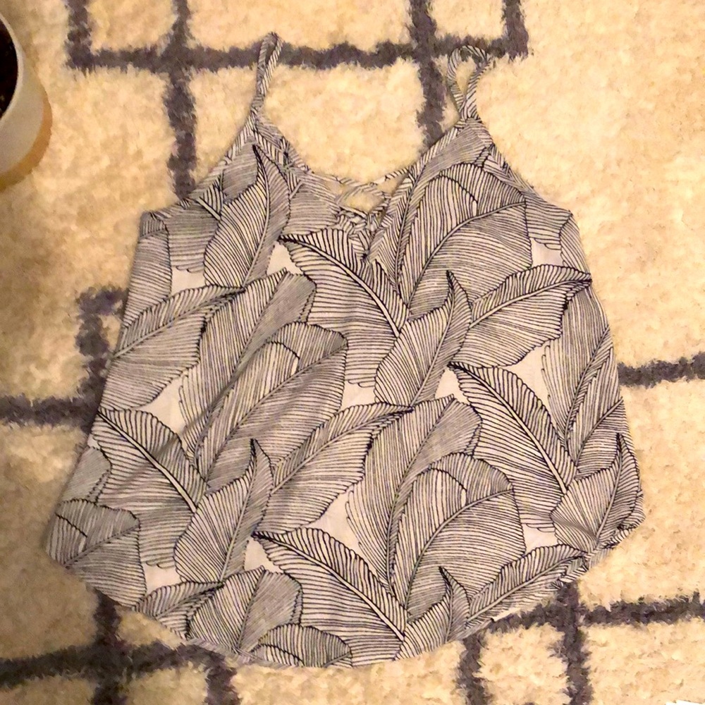Sienna Sky - white leaf print top - size Small